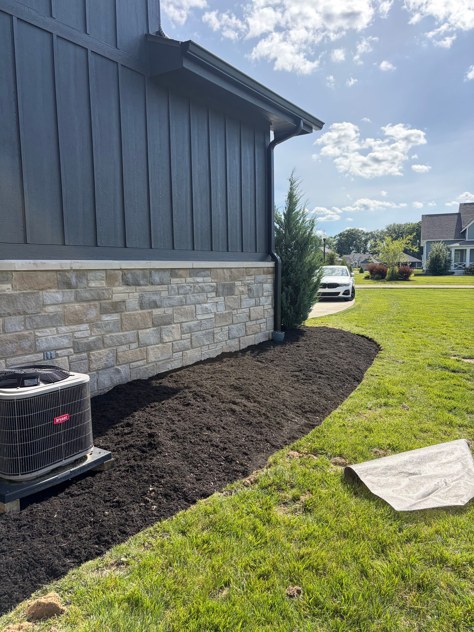 Gallery photos for Fresh Mulch and New Plantings on a Stunning Custom Home: Image #2